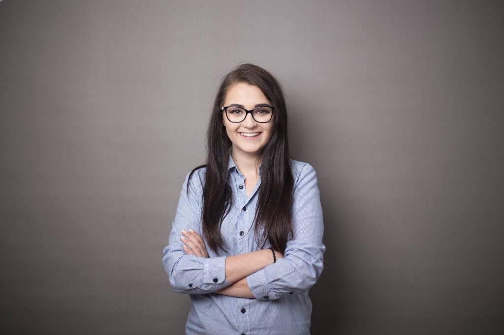 girl, glasses, atelier-4352423.jpg